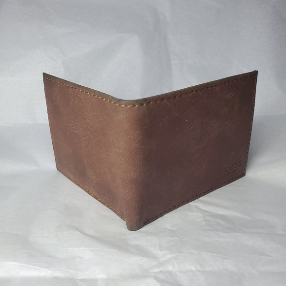 GUESS Wallet - Picture 3 of 3